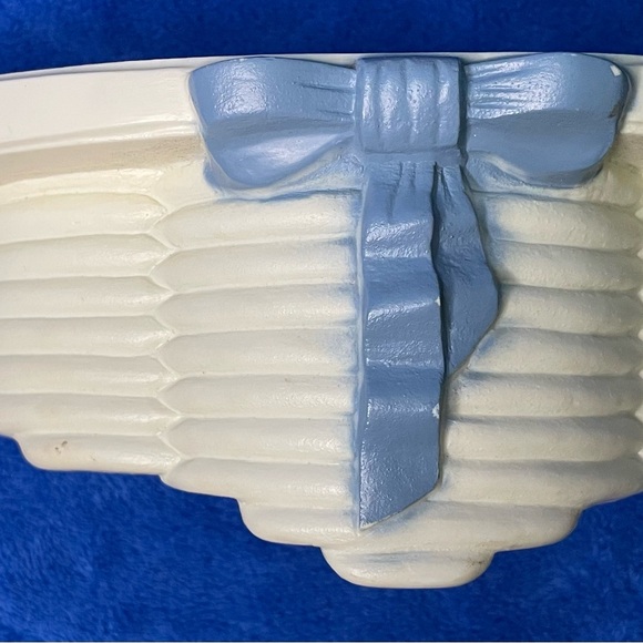 VINTAGE 1987 Burwood Product of White Shelf looking like Whicker with Blue Bow. - Picture 7 of 9